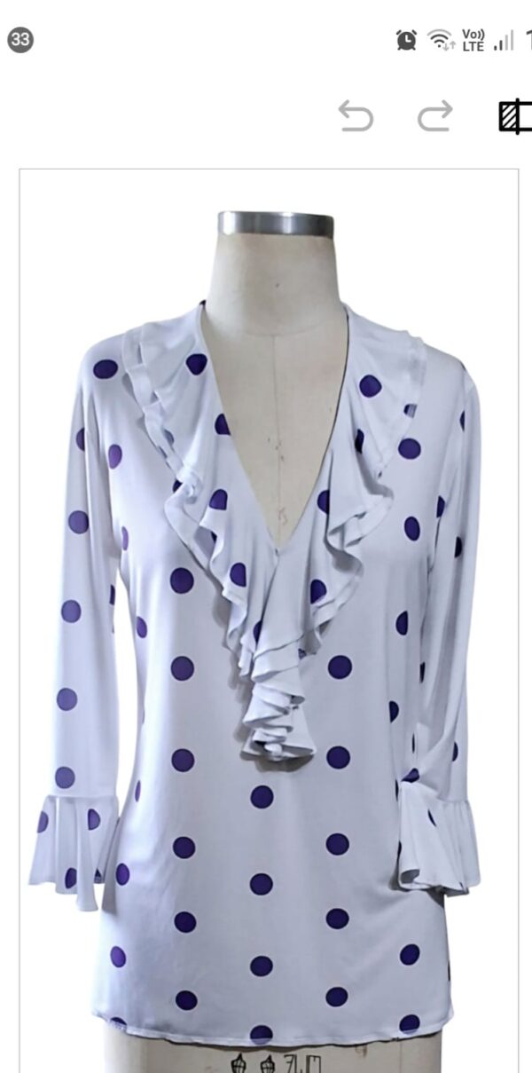 BLUSA BROMÉLIA BRANCA POÁ LILÁS